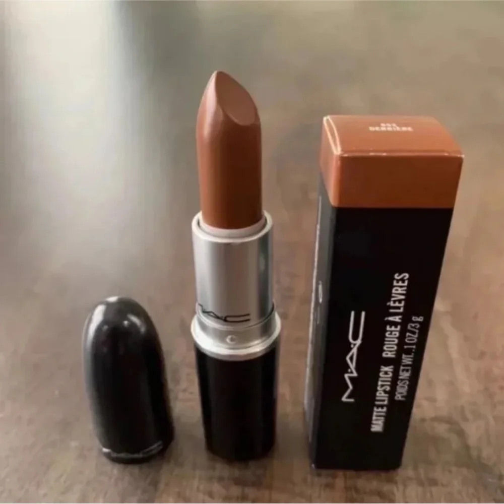 MAC 653 Derrière Lipstick - Derriere Dirty Brown With Gold Undertones